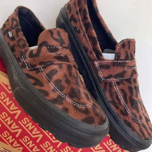 Van’s WMNS Style 53
Leopard Brown/Black
VN000CQPY49
Sneakers - Picture 7 of 16